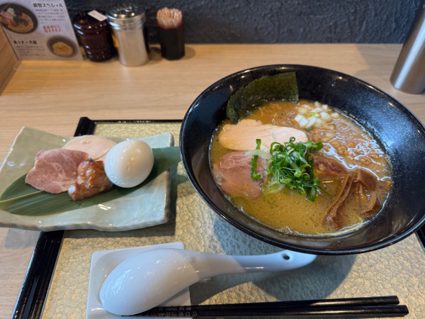 「特製明智スペシャル」@鶏中華蕎麦 大晴の写真