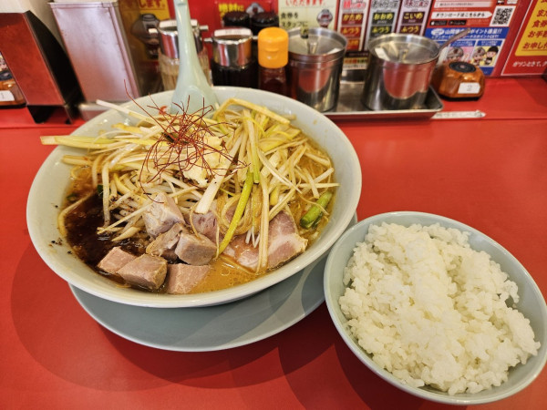 「特製もやし味噌ラーメン+白髪ネギ」@ラーメン山岡家 日立東金沢店の写真