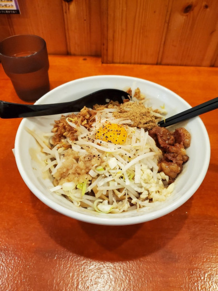 「ジャンクホルモンまぜそば@1200」@マシマシスタンド 豊田店の写真