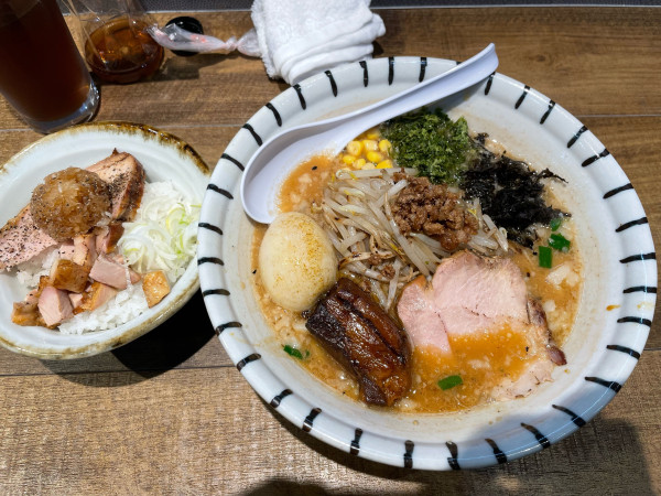 「特製濃口背脂味噌らーめん」@濃口背脂味噌らーめんと餃子 大福帳の写真