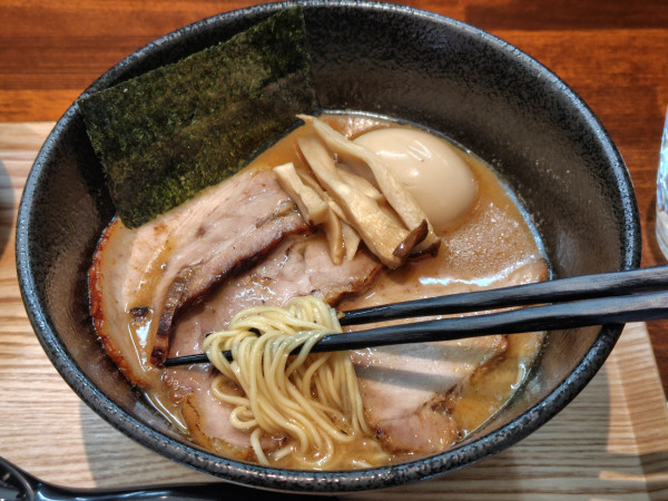 「特製煮干豚骨そば(日曜限定)·とろ肉丼」@煮干そば HIMAWARIの写真