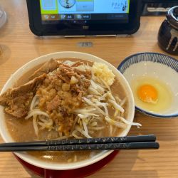 二郎系ラーメン小脂マシ生卵