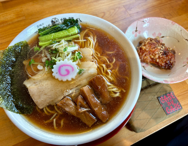 「中華そば並+追加唐揚げ1個（甘だれ）」@築地の中華そば 伊蔵八の写真