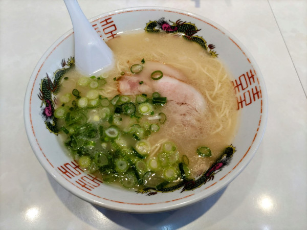 「ラーメン 320円」@18ラーメン 博多駅南店の写真