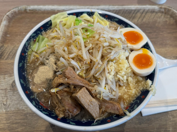 「ニボジロー大盛り　ニンニク・タレ増し　トッピング味玉」@凌駕IDEA イオンモール松本店の写真