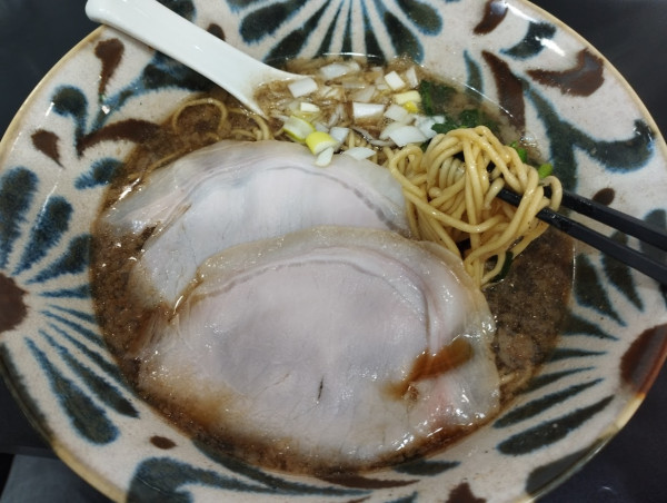 「湯浅醤油らーめん(900)」@自家製麺SHINの写真