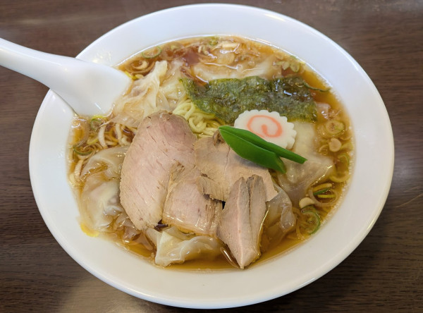 「ワンタンメン   800円」@はつねの写真