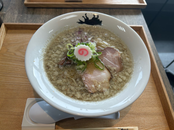 「背脂煮干しそば　1100円」@麺馳走オオカミの写真