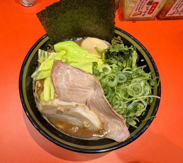 「全部のせラーメン(中)」@横濱家系ラーメン 二代目鈴木家の写真