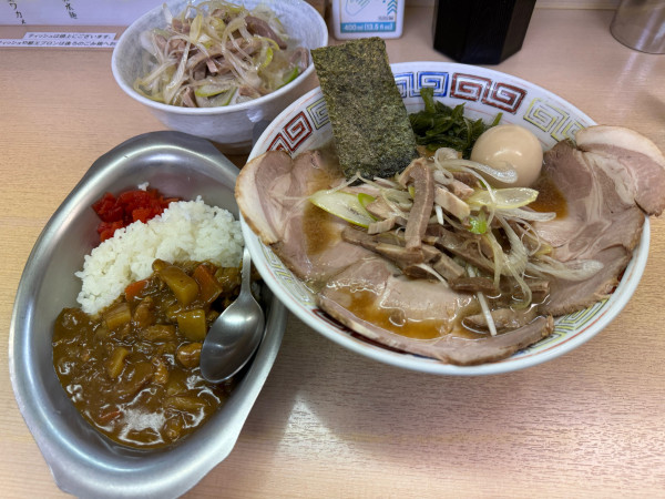 「背脂煮干鰮ラーメン＋チャーシュー、ネギチャーシュー丼、カレーライ」@煮干鰮らーめん 圓の写真