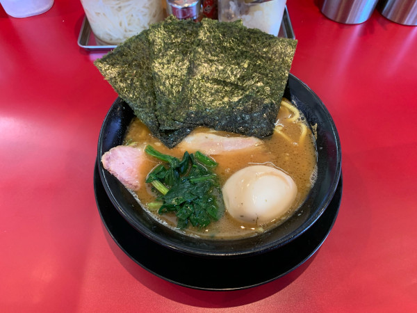 「ラーメン950円＋味玉150円」@家系ラーメン たつ家の写真