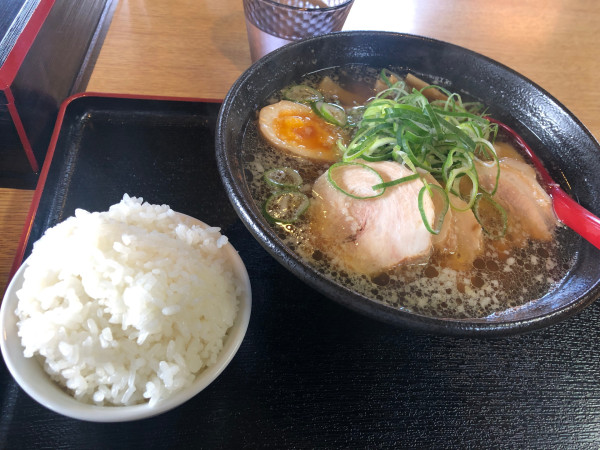 「醤油ラーメン(690円)+ご飯(何杯でも100円)」@金成ラーメンの写真