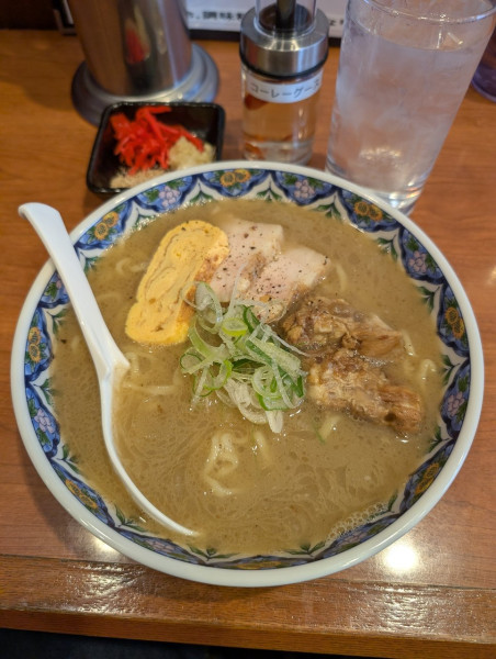 「中華そば（豚骨ベース）＋プレミアム泡盛（水割り）＋肉汁餃子 焼き」@中華そば 領寿庵の写真