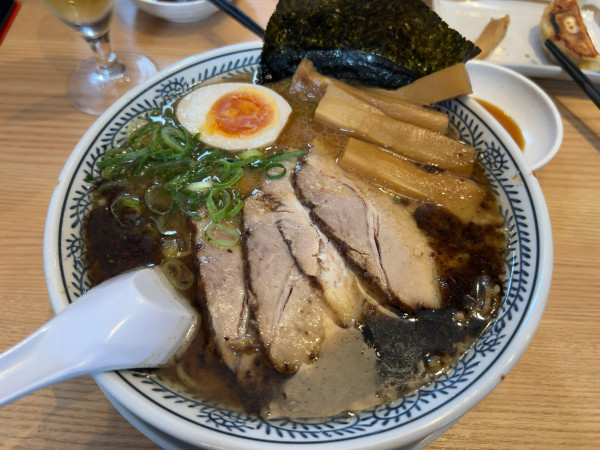 「黒醤油豚骨ラーメン」@丸源ラーメン 知多店の写真