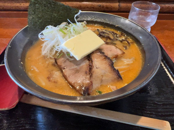 「味噌ラーメン　チャーシュートッピング」@すすきのらぁめん 膳の写真