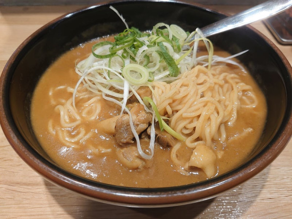 「鶏がらカレーラーメン」@拉麺 にわ鶏の写真