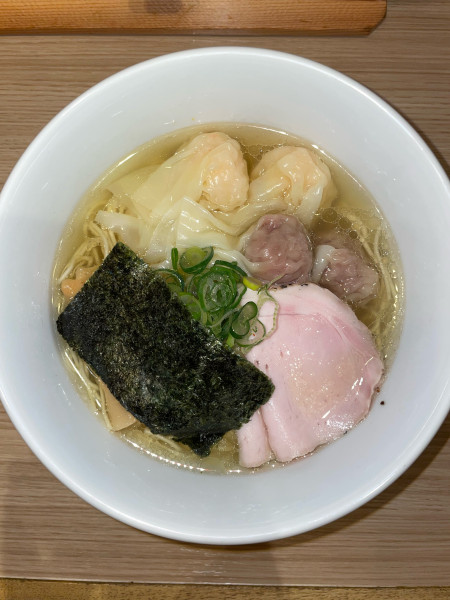 「白醤油支那蕎麦・二種のワンタン麺」@支那蕎麦 澤田の写真