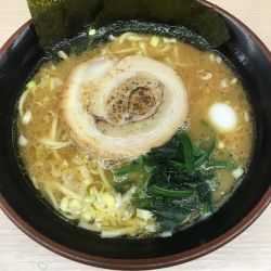 豚骨醤油ラーメン(710円)