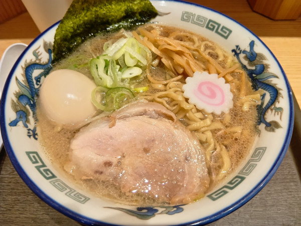 「中華そば並 味玉」@舎鈴 新宿センタービル店の写真