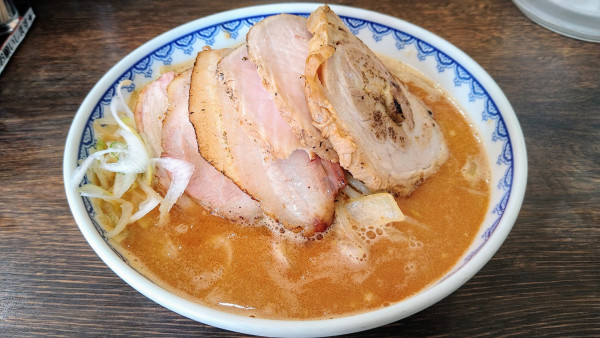 「甘エビ味噌＋チャーシュー全部のせ」@味噌ラーメン 雪ぐにの写真
