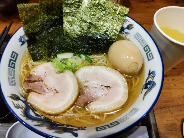 「朝らーめん(梅抜き)＋特製盛り」@舎鈴 ビーンズ武蔵浦和店の写真