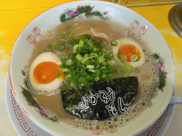 「煮たまごラーメン990円」@よかろうもんの写真