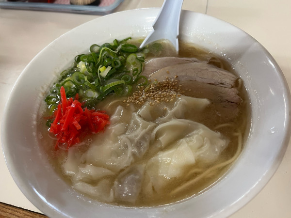 「ワンタンメン」@須恵三洋軒 本店の写真