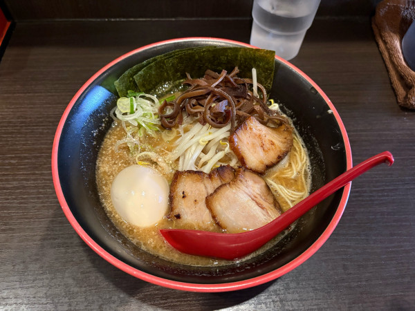 「特製豚骨らーめん(醤油)」@三鷹食堂いなりの写真