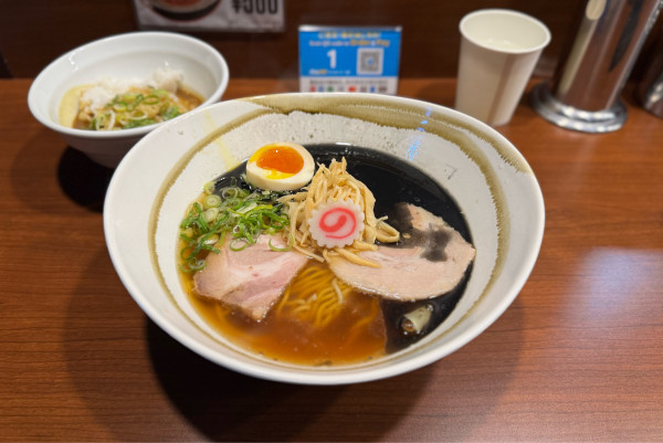 「特上醤油ラーメン（仮）¥1100」@ラーメンニキ新橋の写真