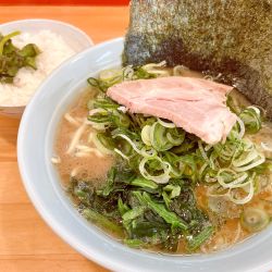 ラーメン　並（800円）、九条ネギ（CP）