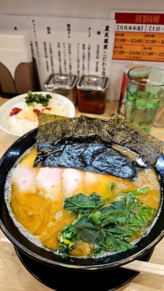 「チャーシューメンとライス🍚」@横浜ラーメン 裏武蔵家 西千葉本店の写真