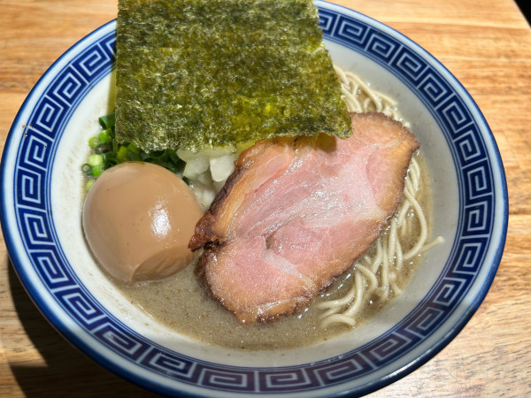 「濃厚煮干し中華そば　煮卵トッピング」@錦糸町中華そば さん式の写真