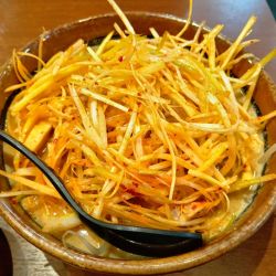 北海道味噌肉ネギラーメン大盛　特製肉味噌丼