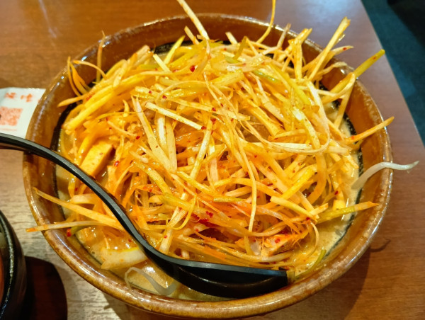 「北海道味噌肉ネギラーメン大盛　特製肉味噌丼」@麺場 田所商店 新宿西口店の写真
