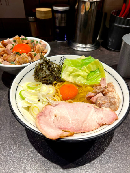 「芳醇ちーゆそば マキシマム卵の肉玉丼」@らーめん飛粋の写真