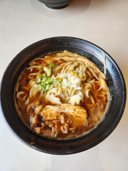 「濃厚魚介豚骨エビ風味　大盛」@はりけんラーメンの写真