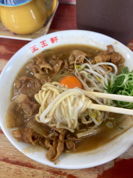 「支那そば　肉玉　大盛1,000」@支那そば 王王軒 本店の写真