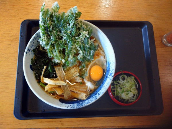 「春菊天とごぼう天そば（630円）＋生卵（70円）」@しぶそば 武蔵小杉店の写真