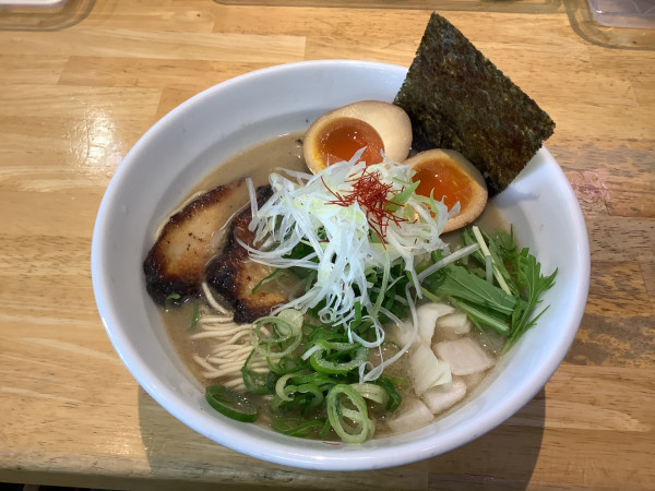 「煮干し豚骨らーめん　1100円」@豚骨ラーメンとまぜそば 池めん 岡部店の写真