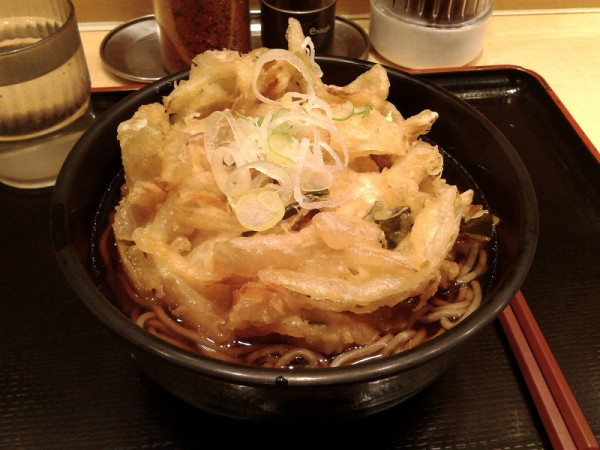 「特大かき揚げそば(530円)」@よもだそば 日本橋店の写真