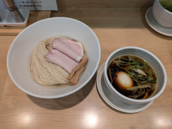 「昆布水つけ麺 醤油 大盛」@「七色の落書き」の写真