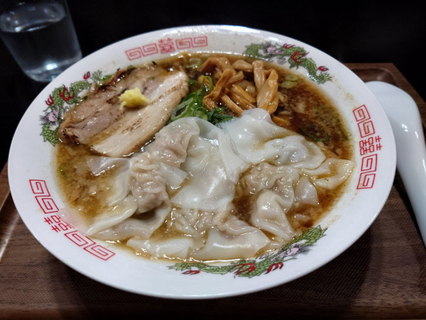 「魚介醤油ワンタン麺」@金色卵麺の写真