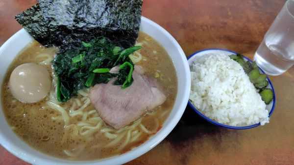 「ラーメン中盛、味玉（950+100+100）」@横浜ラーメン 町田家 小田急相模原店の写真