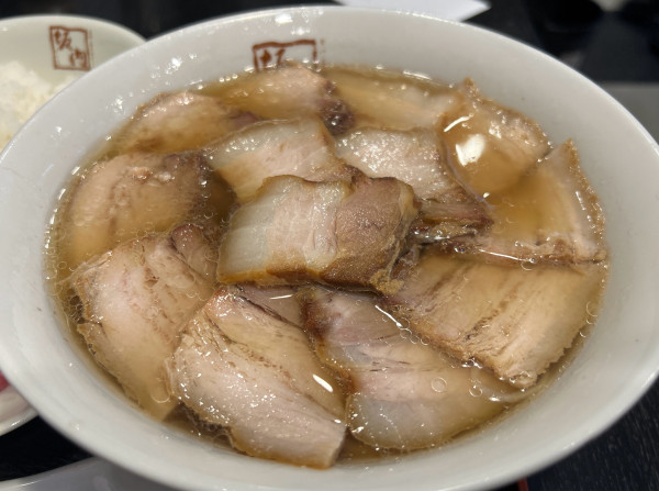 「焼豚ラーメン＋サービス半ライス」@喜多方ラーメン坂内 笹塚店の写真