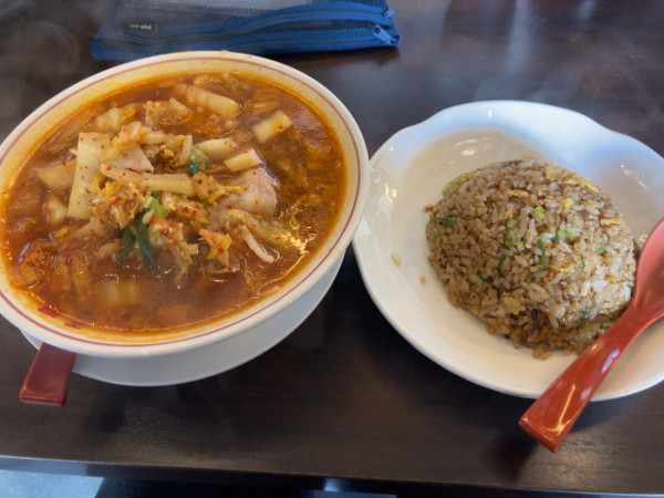 「スタミナラーメンチャーハンランチセット　1030円」@ラーメン天風 長島店の写真