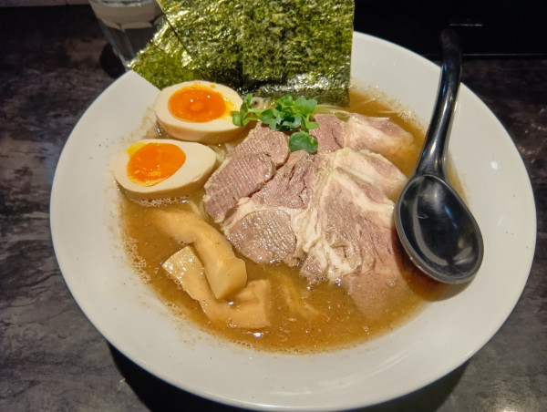 「特製らーめん大盛　ランチサービスネギチャーシュー丼」@らーめん ともの写真
