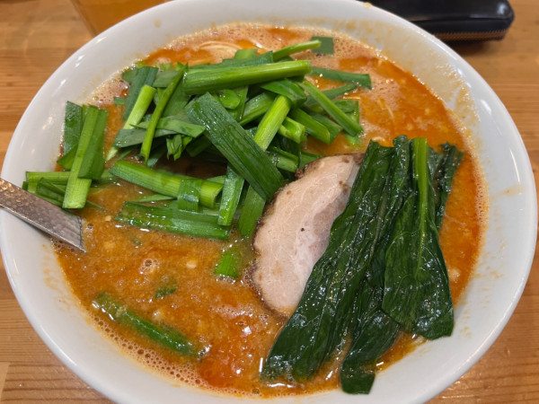 「にら担担麺1,090円＋大盛100円」@東京担担麺本舗 瀬佐味亭 虎の門店の写真
