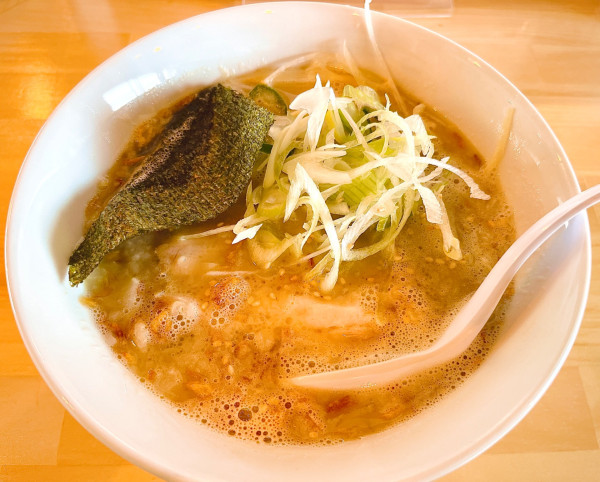 「とんこつ塩らーめん（850円）、ネギ（CP）」@麺屋 蜩の写真