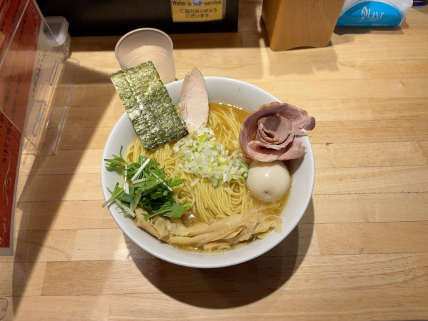 「鶏白湯ラーメン 醤油 ＋麺大盛＋味玉＋メンマトッピング」@麺屋 れんしんの写真