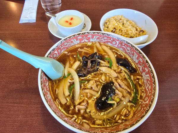 「うま煮そば＋半チャーハンセット」@ポパイ ラーメンレストランの写真